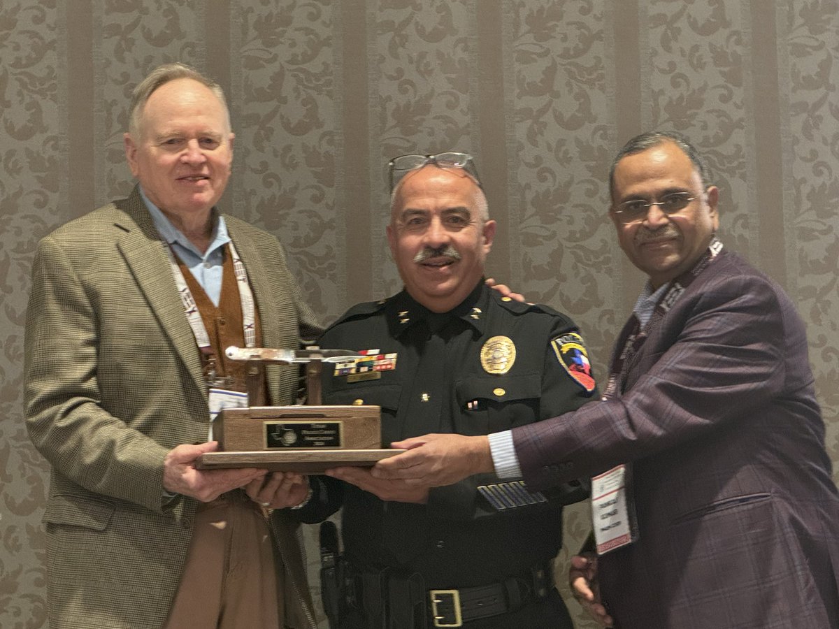 TXPoliceChiefs's tweet image. Today, we celebrated Chief James McLaughlin&apos;s remarkable dedication to the TPCA! After decades of service, he&apos;s embarking on a well-deserved retirement, yet his commitment endures as our esteemed general counsel.  Thanks for your invaluable contributions and leadership!  #TPCA