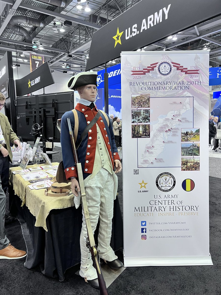 @TradocDCG stopped by the @USArmyCMH booth at #AUSAGlobal Force Symposium earlier today! The #CMH booth reminds us all that knowledge of #ArmyHistory helps build resilient leaders and aids with effective decision-making and current/future operations. @USArmy @AUSAorg @TradocCG