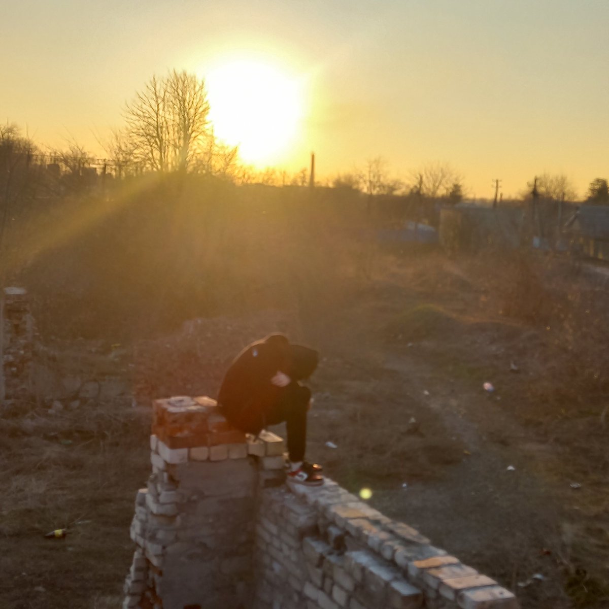 melkayamraz's tweet photo. Сегодня меня водили на очередное заброшенное аварийное здание хвхаха https://t.co/Zw8yeQnnTa