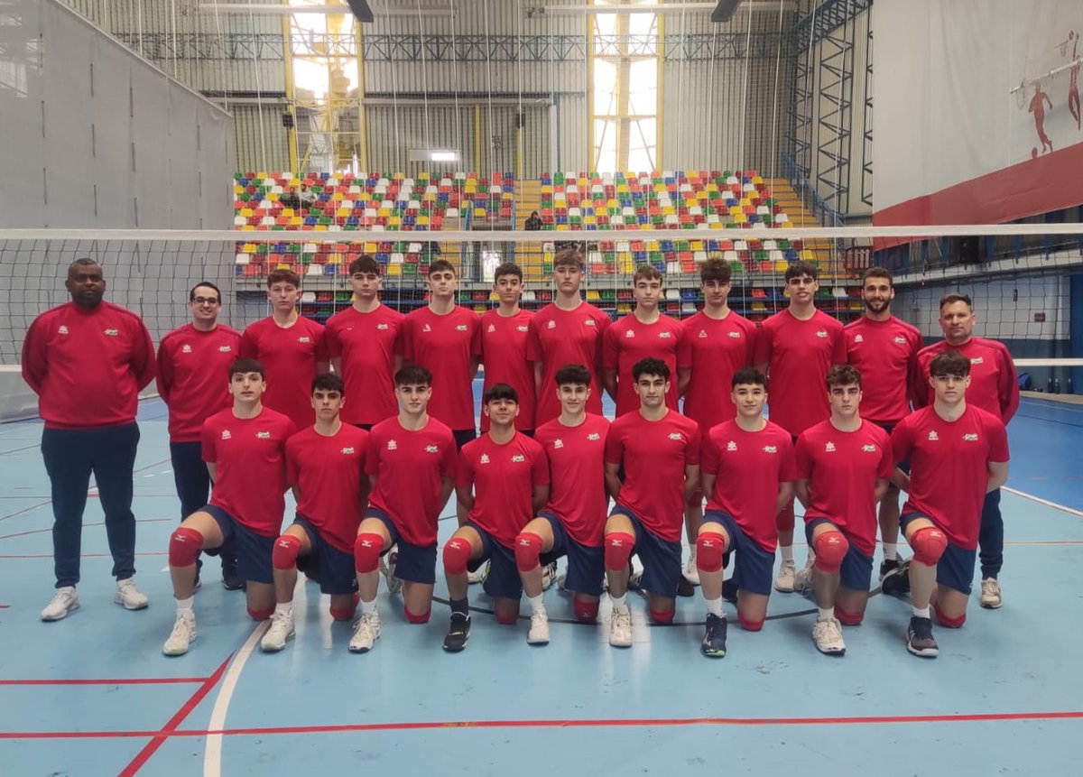 cvmostoles's tweet photo. Estamos de enhorabuena.

Nuestro cadete @zarcoo_12 ha estado citado estos últimos días para entrenar con la selección sub-18 en su preparación para el preeuropeo. https://t.co/e2Ijm5ISsW