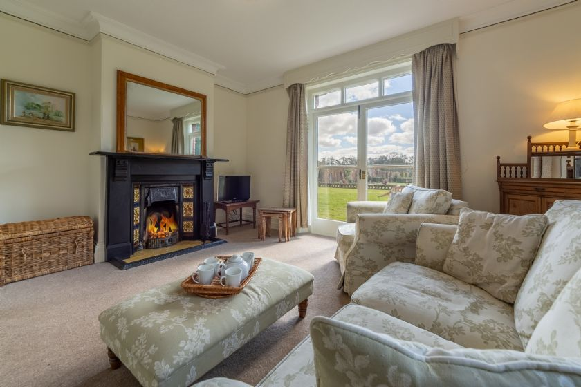 HideawaysGroup's tweet photo. Want to escape somewhere a bit different? We have 2024 availability for Garden House! 🙌

🛏️ Sleeps 8 | 4 bedrooms | 2 bathrooms | Dog friendly

This charming detached Norfolk hideaway is owned by HM The King! 🏡

https://t.co/AEymFs6uMc https://t.co/wX6LkoiKee
