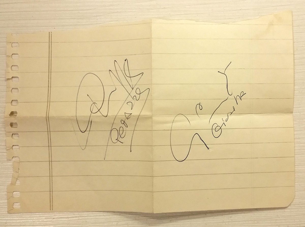 Edu_sport's tweet image. En los '80 ni soñábamos con tener una cámara a mano.

Si el papel y la birome para los autógrafos

Como estos que conservo de #Perazzo y #Giunta en tiempos de "Los Camboyanos" de #SanLorenzo