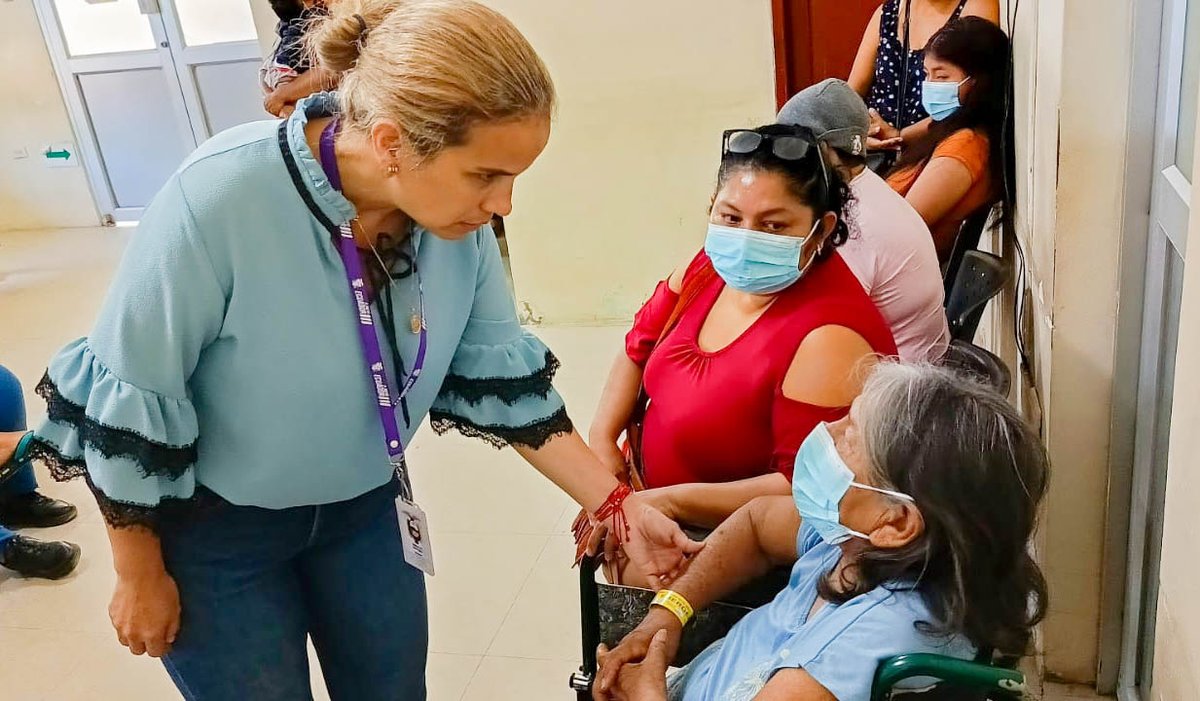 DPS_LosRios's tweet photo. #Guayas | La coordinadora de @Salud_CZ5, @AnaMurilloZav, junto a la directora distrital, Mónica Zúñiga, visita el Hospital Básico Playas para constatar que la provisión de servicios de @Salud_Ec en las áreas como: emergencia, laboratorio y farmacia, se efectúe con calidad. https://t.co/eWEpAbOI3b