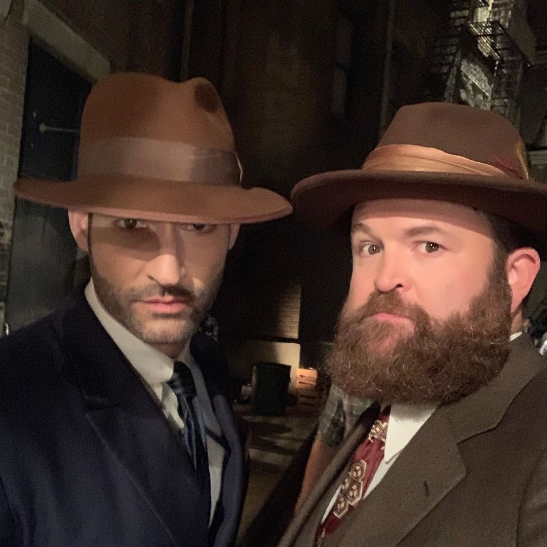 Tom_EllisFans's tweet photo. Happiest birthday to #patrickdaniel 🎉🍻
📷 w/ #tomellis on the set of #Lucifer &amp; in 🩷 w/ #Lucifer 😂 https://t.co/CfS89nwHBz