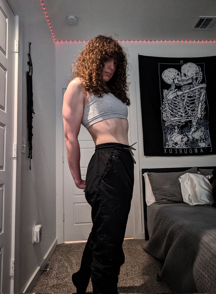 yourlocalcrazy's tweet photo. Boulder Shoulders 😈 https://t.co/t7Pz61FMvE