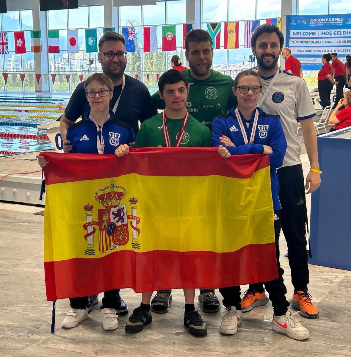 ❤️💛 España cerró su participación en los II Juegos Mundiales del Deporte con Síndrome de Down (Trisome Games) con un meritorio 10º puesto y 11 medallas, todas en natación:

Camino Martínez 🥇🥇🥇🥈🥈🥈🥉
Marta Martínez 🥈🥉
Pablo Rodríguez 🥈🥉

🙌 ¡Enhorabuena, campeones! 🙌