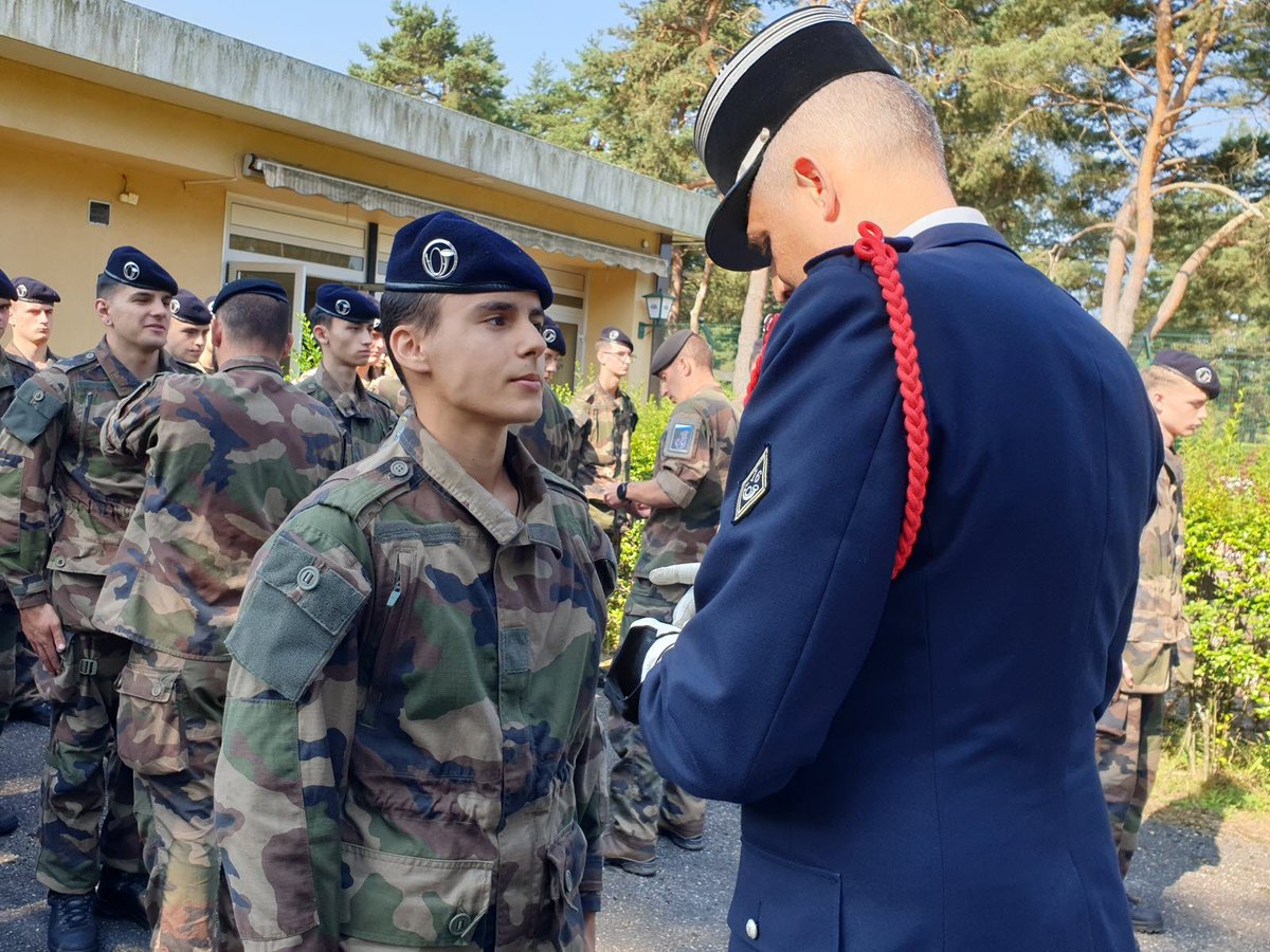 AlertesInfos's tweet image. 🇫🇷🪖 FLASH - 65% des Français sont favorables au rétablissement du service militaire obligatoire. (Europe 1)