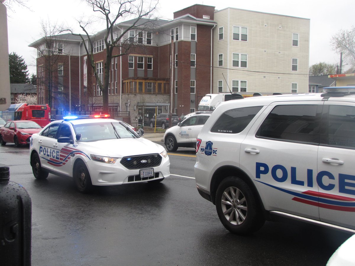 TheDMVLive's tweet photo. WORKER SHOT DURING ROBBERY: Hotbox, 5100 blk of Georgia Ave NW in 16th Street Heights DC— the worker was shot in the stomach while the business was being robbed. Suspects are 2 males with purple surgical gloves &amp; a duffel bag, still armed. h/t @alanhenney https://t.co/BH24YVWao7