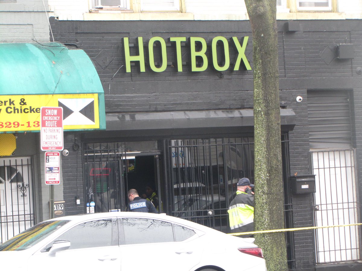 TheDMVLive's tweet photo. WORKER SHOT DURING ROBBERY: Hotbox, 5100 blk of Georgia Ave NW in 16th Street Heights DC— the worker was shot in the stomach while the business was being robbed. Suspects are 2 males with purple surgical gloves &amp; a duffel bag, still armed. h/t @alanhenney https://t.co/BH24YVWao7