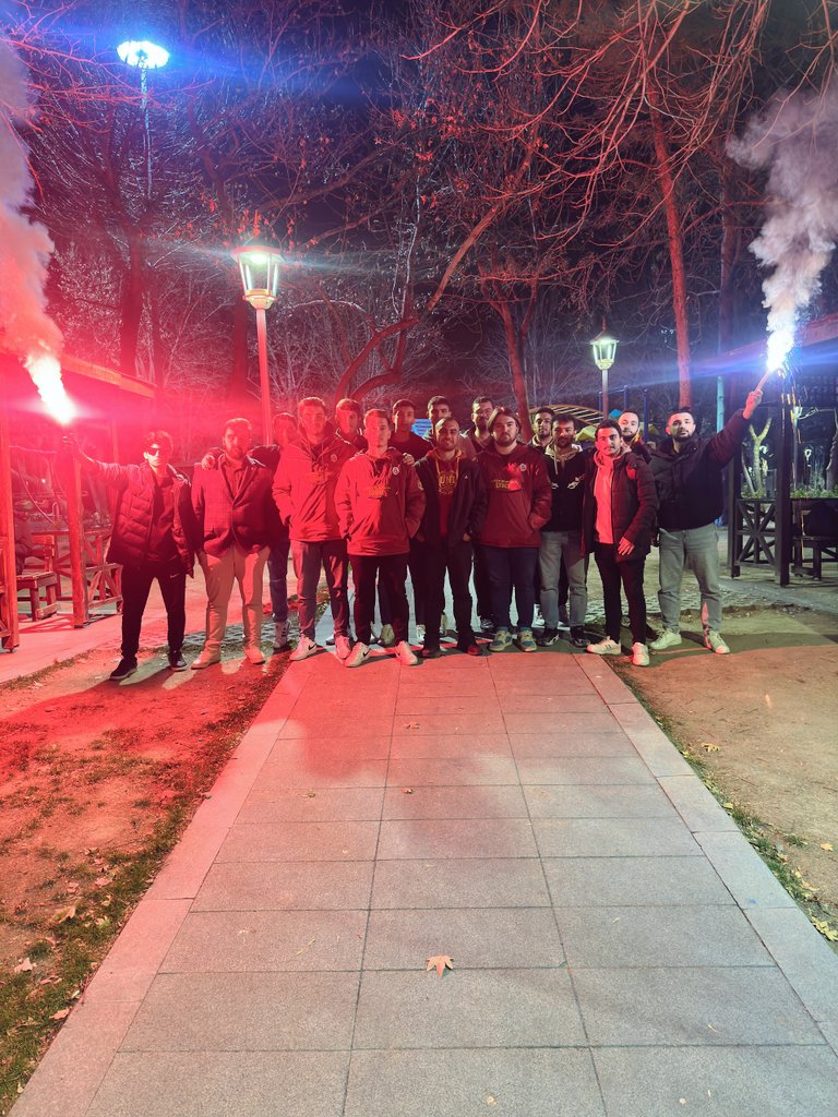 Sen merak etme biz namını eskitmeyiz. Başları eğdiririz ama senin başını öne eğdirmeyiz.. <a href="/GalatasaraySK/">Galatasaray SK</a> 

📍Evliya Çelebi Parkı