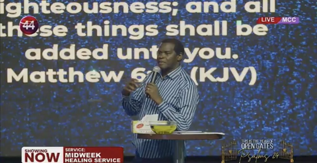 MissionsDirecta's tweet photo. .@RobertKayanja: The Anointing….. can not be changed. It works everywhere.
#MidweekHealingService |
.@RobertKayanja .@Jessicakayanja .@robrjk .@Channel44LIVE https://t.co/NCMJscMBBa