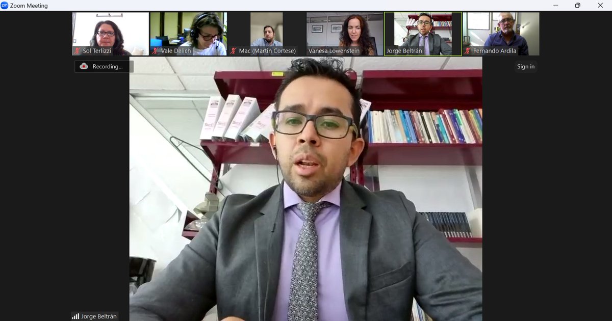 sol_terlizzi's tweet photo. Es un gusto contarles que esta tarde Jorge Omar Beltrán García defendió exitosamente su tesis de maestría en propiedad intelectual en la @FLACSOARGENTINA sobre tendencias actuales de desarrollo tecnológico en el área de la biotecnología aplicada a Cs. de la salud y farmacéutica https://t.co/Kw8aLsvRGX