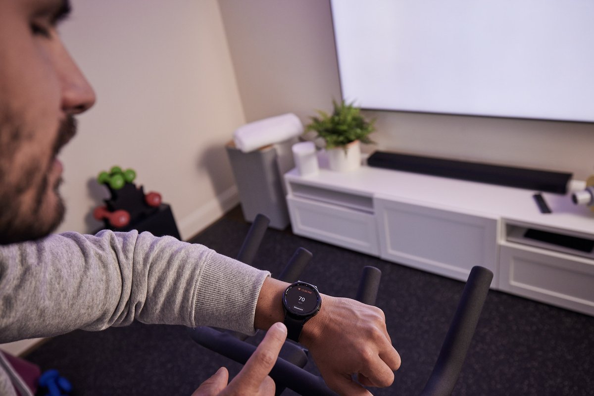 Kickstart a spring wellness routine using #SmartThings. Through the app, users can exercise alongside a virtual trainer on TV, set fitness goals, and monitor heart rate and calories on their @SamsungUS Galaxy watch. #DoTheSmartThings
