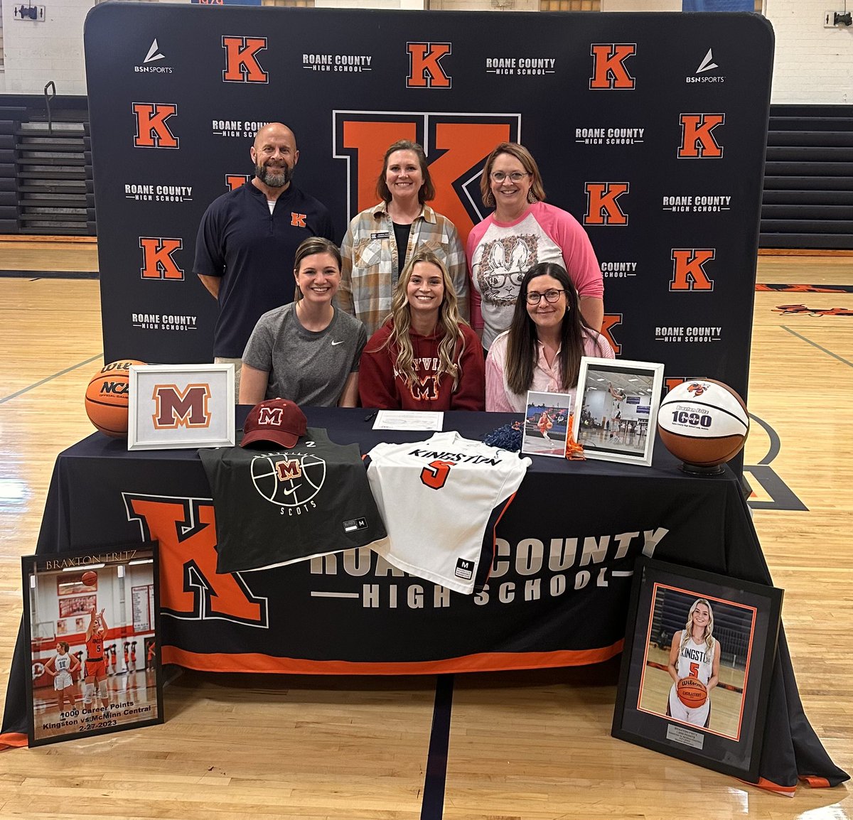 We are congratulating Braxton Fritz for the second time today!
She signed with Maryville College to play basketball. We are proud of you, Braxton! 
Go Jackets! 🧡💙