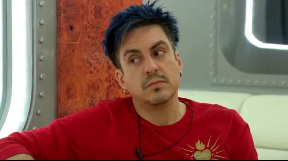 Lol I say it again, more by the day that Dinis is @DanGheesling and @EvelDick combined Like Robyn cloning DNA or something #BBCAN12