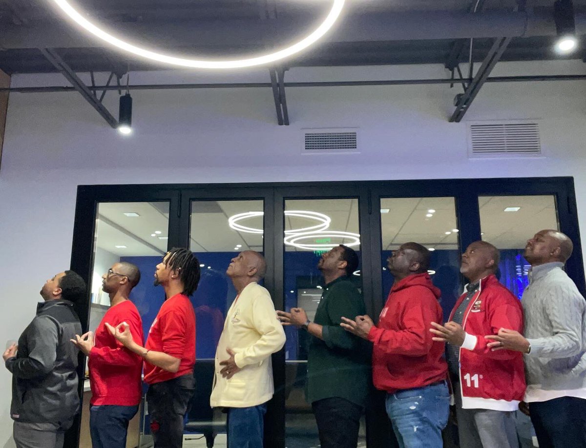 EZBreezyT's tweet image. Celebrating our 19th #Kappaversary with my #Genesis10 #LineBrothers of #KappaAlphaPsi #Fraternity, Inc. One brother couldn’t make it, and we throw up our two’s in memory of our dearly departed deuce of the line who reached the Golden Shore back in 2021. ♦️👌🏾

#Nupes #PhiNuPi