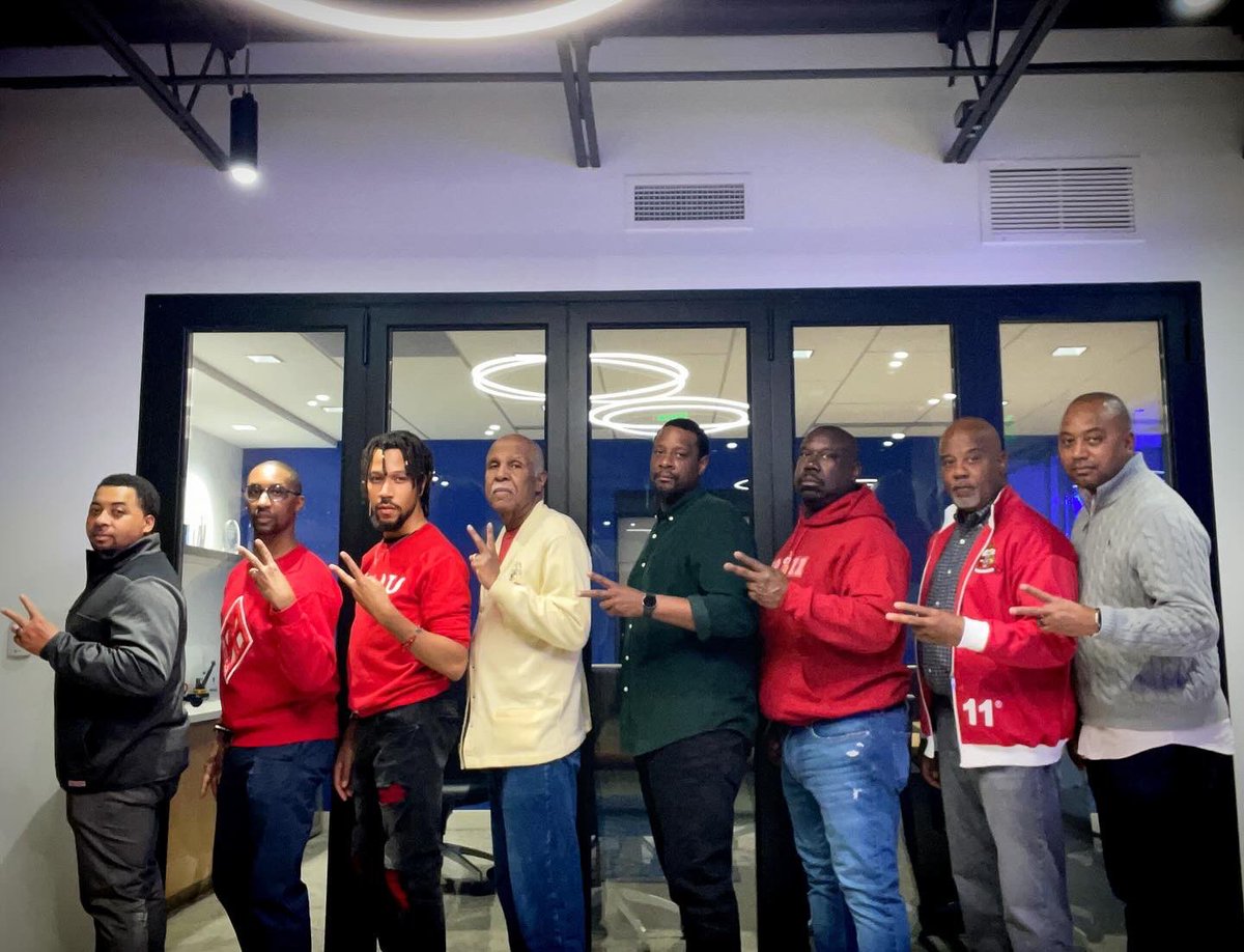 EZBreezyT's tweet image. Celebrating our 19th #Kappaversary with my #Genesis10 #LineBrothers of #KappaAlphaPsi #Fraternity, Inc. One brother couldn’t make it, and we throw up our two’s in memory of our dearly departed deuce of the line who reached the Golden Shore back in 2021. ♦️👌🏾

#Nupes #PhiNuPi