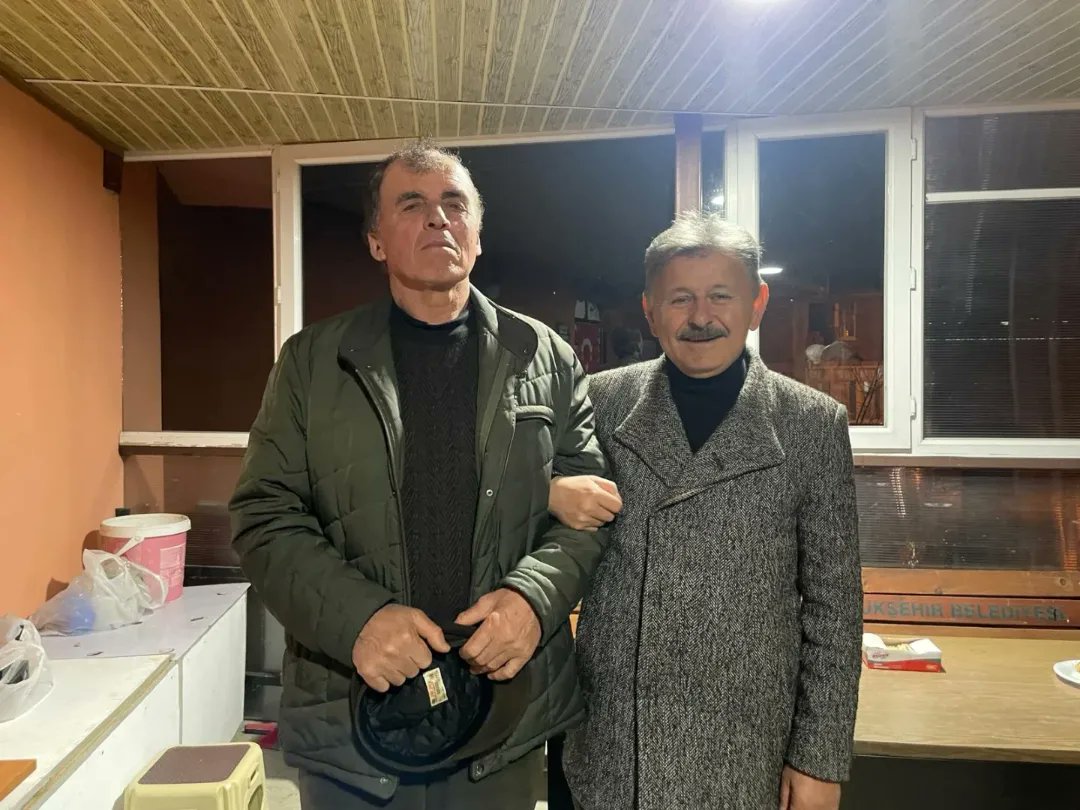 ucorut's tweet photo. Kestane mahallemizin Cincioğlu semtinde teravih namazımızı kıldıktan sonra mahalle sakinlerimizle bir araya geldik. Serin havada sıcacık sohbetleriyle içimizi ısıtan, desteği her geçen gün artan vatandaşlarımıza ilgileri için teşekkürlerimi sunuyorum. 

#GülyalıKazanacak https://t.co/S41ofvdJJ0