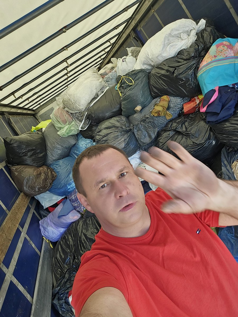 BŁAGAM Was🙏Nie zostawiajcie mnie samego❗️Potrzebuje Was jak nigdy dotąd. Przywiozłem dziś 6 ton odzieży używanej, której dajemy drugie życie!Z pozyskanych darowizn niesiemy pomoc niepełnosprawnym oraz ubogim. Fundacja ma wolontariat który dziś potrzebuje Twojej pomocy. Bez