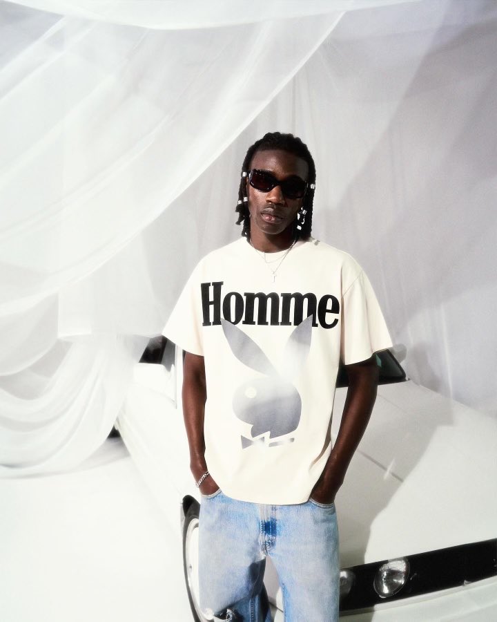 HommeFemme's tweet photo. Cheikh in our Twisted Bunny Tee | Two Colorways Available Worldwide https://t.co/J86u1P2XYu 

As an ode to our iconic “Twisted Fingers” graphic &amp; West Coast roots, this tee elevates an OG Homme Femme style with the world renowned Playboy Logo. https://t.co/uRoW1mm8Lf