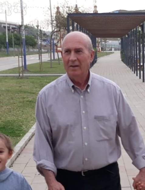 Pido colaboración para intentar localizar al tío de un amigo, desaparecido en la mañana de hoy en #Cártama. Podría estar desorientado y necesita medicación. En el momento de la desaparición llevaba una camisa de cuadros, vaqueros y un chaleco marrón y azul. Responde al nombre de