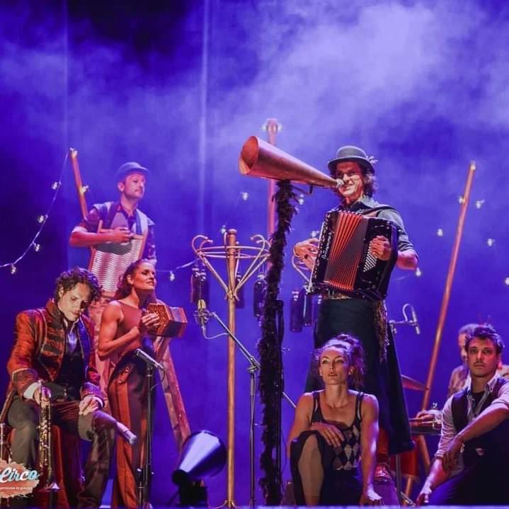 Feliz día mundial del teatro.
Nuestra PASIÓN 💛🧡❤️