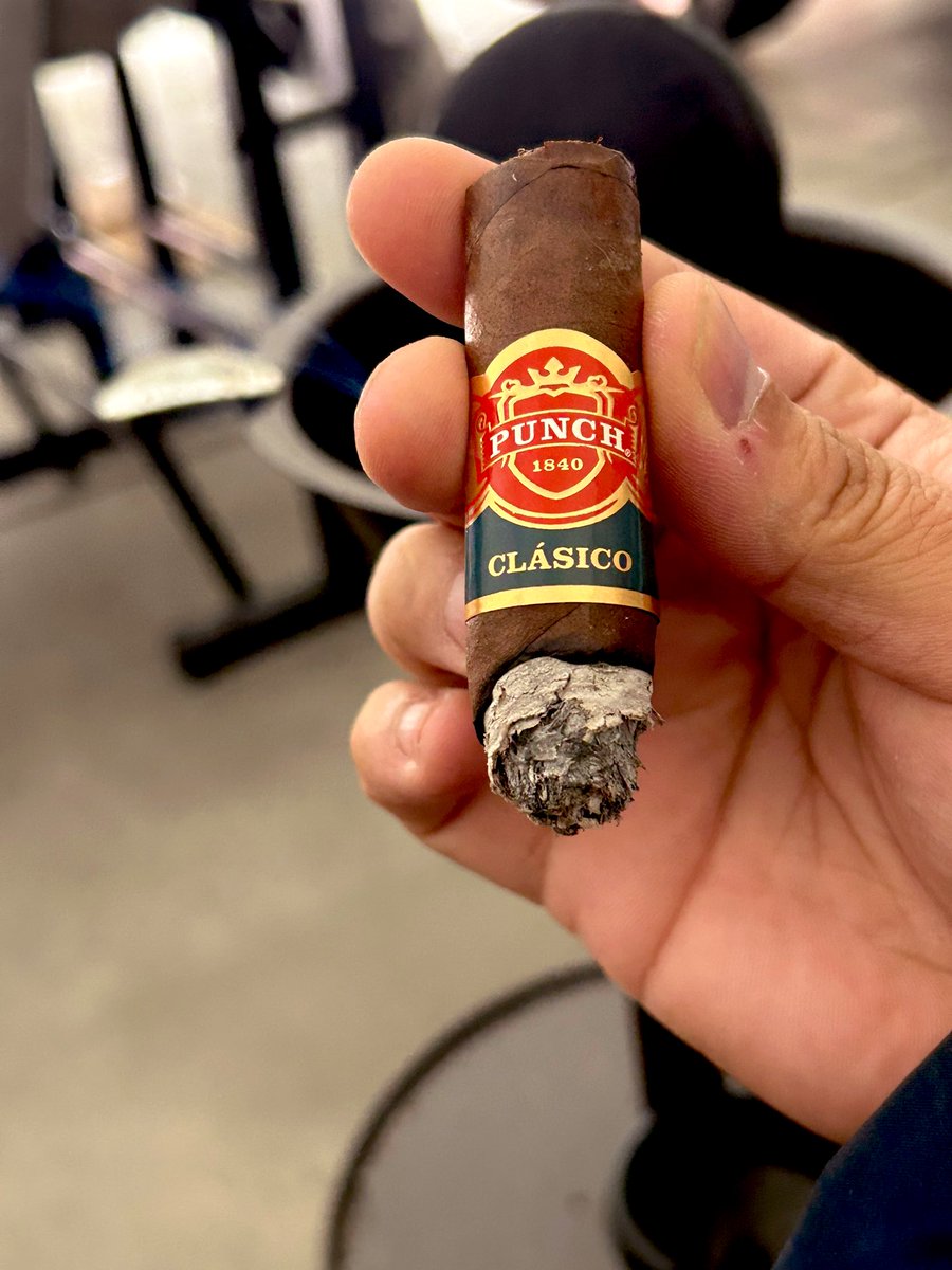 Kicked back today with one of my all time favorite @punchcigars 🥊