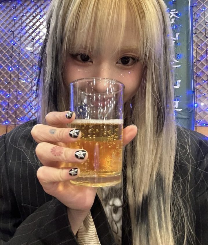 chxcxlatey's tweet photo. drink everyone https://t.co/b65vKjfDzA