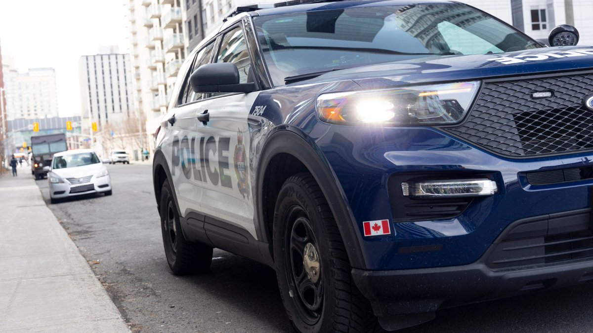 OttawaPolice's tweet image. If you see a blue and white cruiser with Ottawa Police markings – it’s still us! We’ve redesigned our cruisers for better visibility.

ottawapolice.ca/newcruiserdesi…