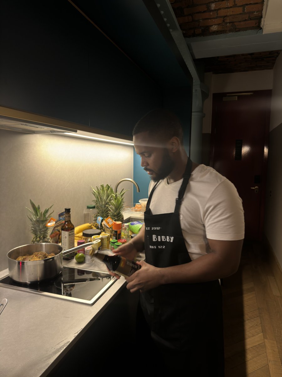 chefbibby's tweet photo. The chef                           The Food https://t.co/ycHcuBjC1y