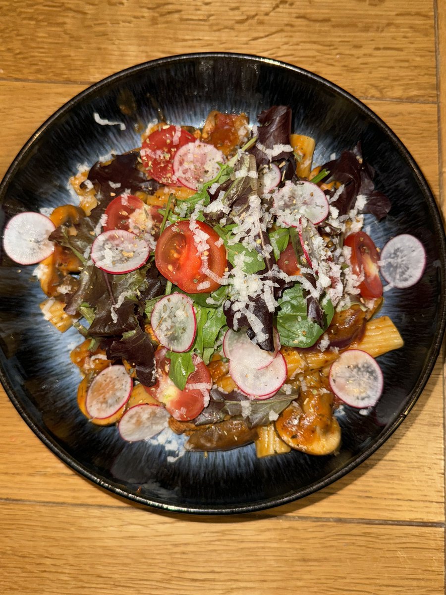 chefbibby's tweet photo. The chef                           The Food https://t.co/ycHcuBjC1y