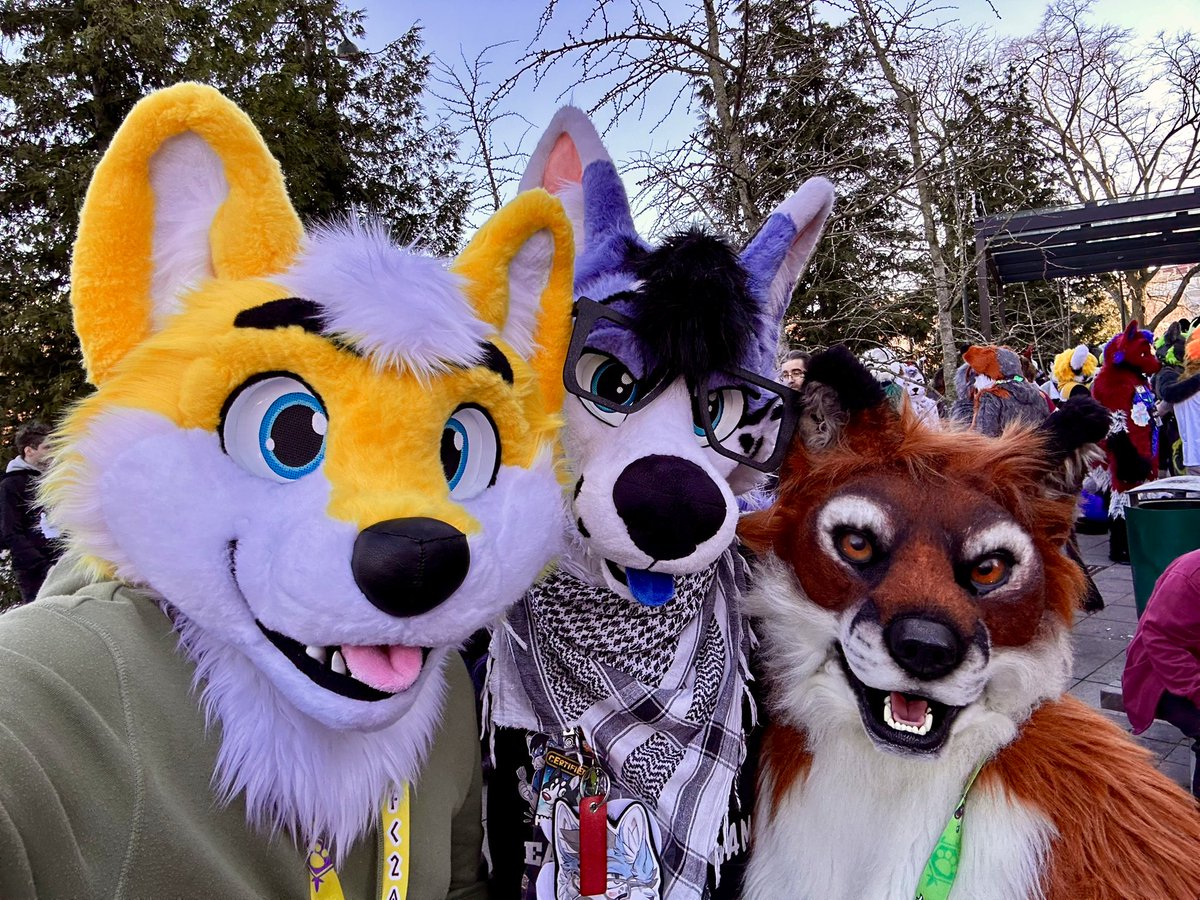 Don’t worry, his glasses are fine ^^ 🐶 @AlexWuffky 🦊 @The_Shirefox 🪡 @LorfyTheFox