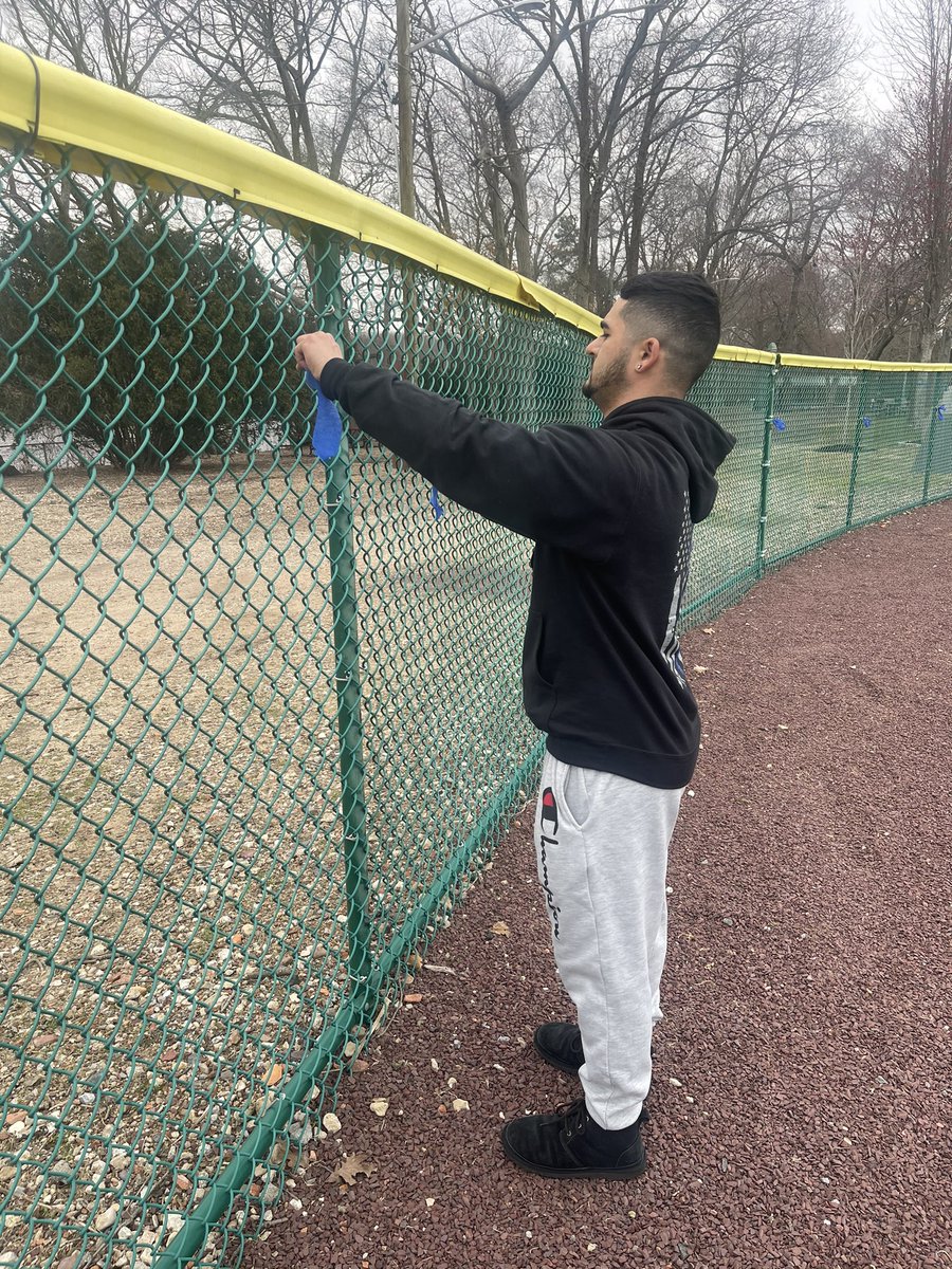 Blue ribbons are being tied to the fence at Brady Park ahead of a candlelight vigil of Officer Jonathan Diller. We’ll have complete coverage at 5, 8 and 10 on @News12LI