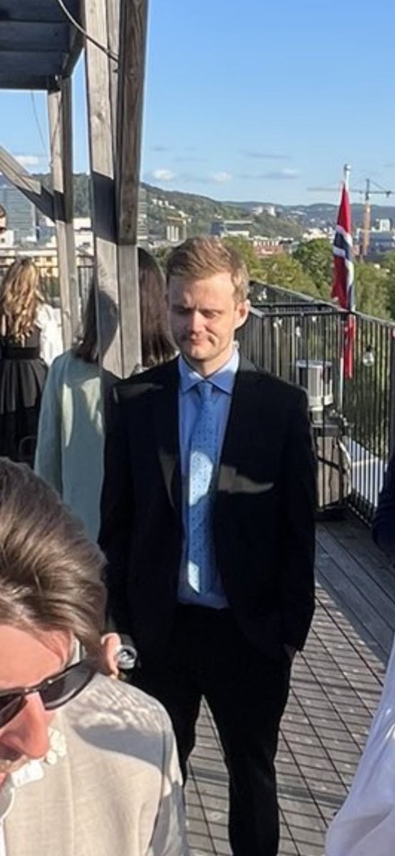 jakhel's tweet photo. @michaelmcmillan @tenkefjes @blikkis1 @tenkefjes dette er @michaelmcmillan etter han må gi deg mer lønn 🤪 https://t.co/G7OAf7AI39