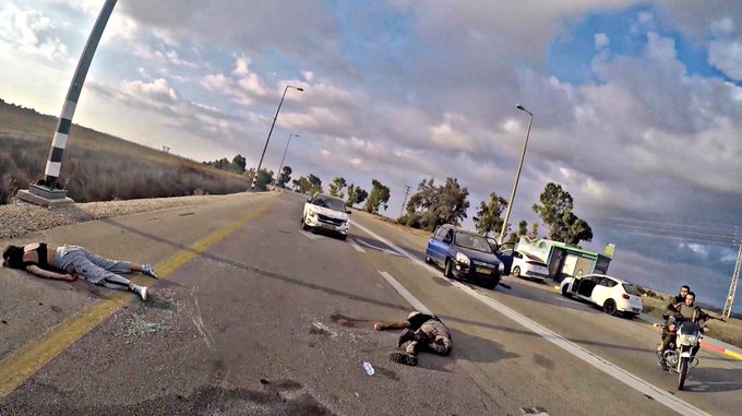 IsraelinSpanish's tweet photo. NUNCA MÁS.
Para nosotros no es una frase vacía. 
Es un mandamiento activo.

Nunca más terroristas asesinos rondando por nuestras calles masacrando a nuestro pueblo.

Nunca más nuestras mujeres con pantalones ensangrentados siendo arrastradas por asesinos crueles que prometen su exterminio.

Nunca más jóvenes que van a celebrar en una fiesta y son tiroteados, torturados, secuestrados y quemados por terroristas asesinos.

Nunca más nuestras mujeres siendo violadas y sus genitales mutilados por terroristas que dicen actuar en nombre de Dios.

Nunca más nuestros bebés siendo arrancados de sus casas a manos de terroristas armados.

Ellos prometen que lo harán una y otra vez.
Nosotros nos aseguraremos que no ocurra.
NUNCA MÁS.