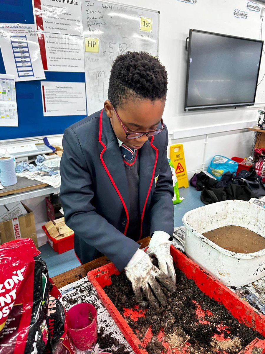 🌟 Our amazing pupils showcased incredible 'Character (to)day' diving into a variety of topics & activities! 🚀 Year 7s showed immense Courageous Advocacy, delving into Bee habitats and acing the Big School litter pick! 🐝🗑️ #StudentLeaders #EnvironmentalHeroes