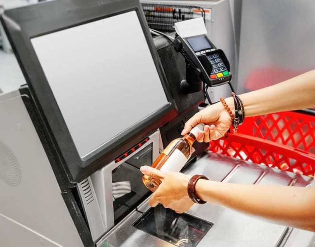 RevSuperHiper's tweet photo. MG: Irmão Supermercados implementa caixas de autoatendimento.
Presente na cidade de Caratinga, a primeira loja da rede com esse novo sistema de pagamento possibilita maior agilidade e redução de filas.
https://t.co/t5qZfvzC2n https://t.co/J4TdvEbJY8