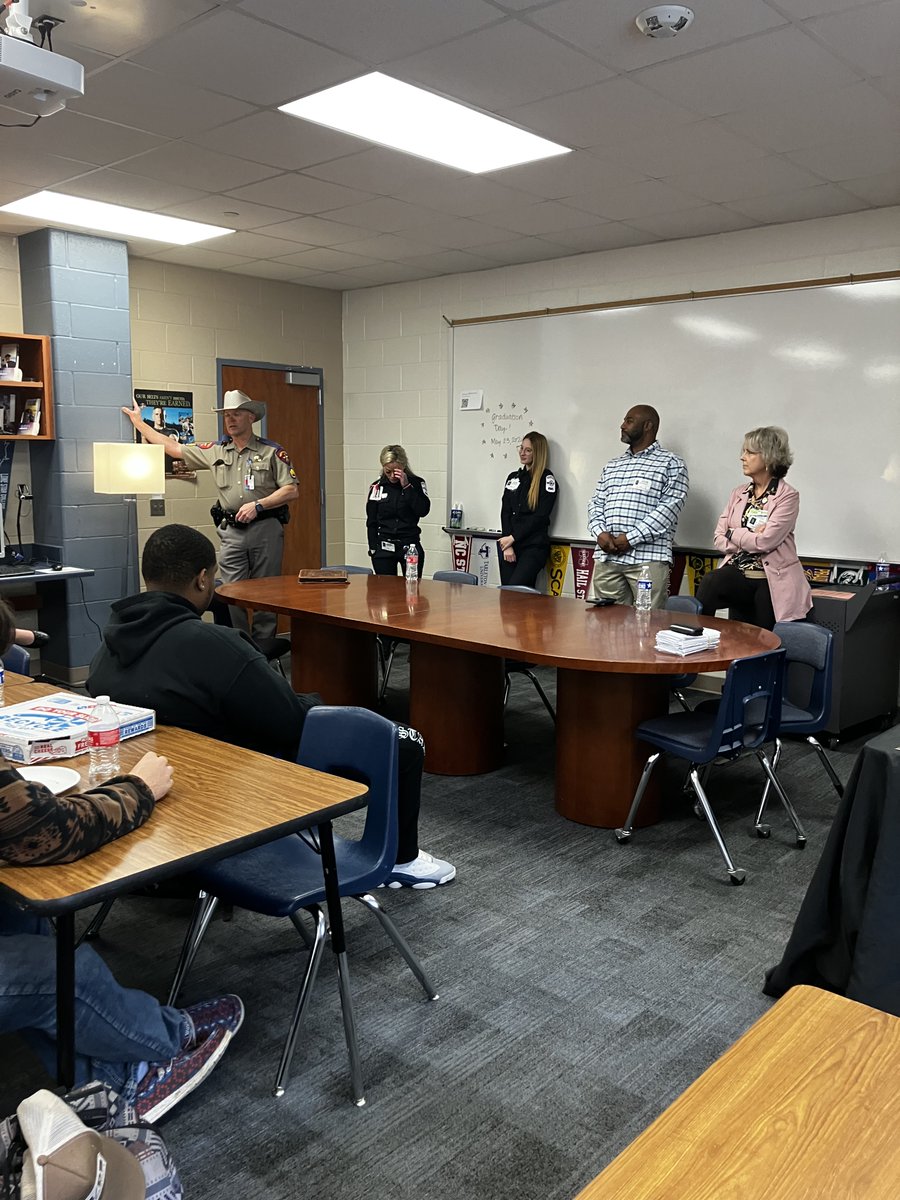 wfscareered's tweet photo. Lunch and Learn @CollegeParkHS with @GulfCoastWFS https://t.co/daNNPaLvx7