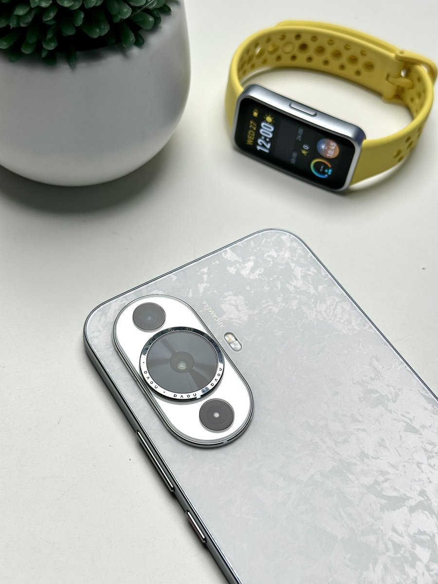 Carlos_Vassan's tweet photo. Para los fans de #HUAWEI tengo en mis manos el nuevo #NOVA12s y la Huawei Band 9 😛
¿Que pruebas les gustaría que les haga? 👀 https://t.co/XoVbeVEvi3