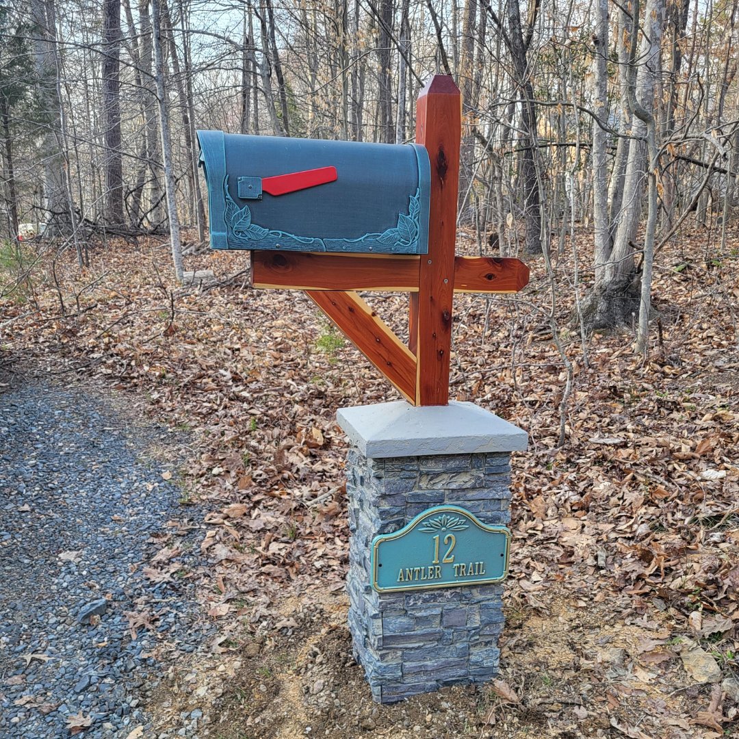 barron_designs's tweet image. An easy DIY!

Faux stone column wraps are innovative design pieces that elevate your home's interior or exterior elements. This mailbox renovation was completed by John Royer of Virginia, who used our Colorado Dry Stack Column Wrap in Everscape. 

#stonecolumn #exteriordesign