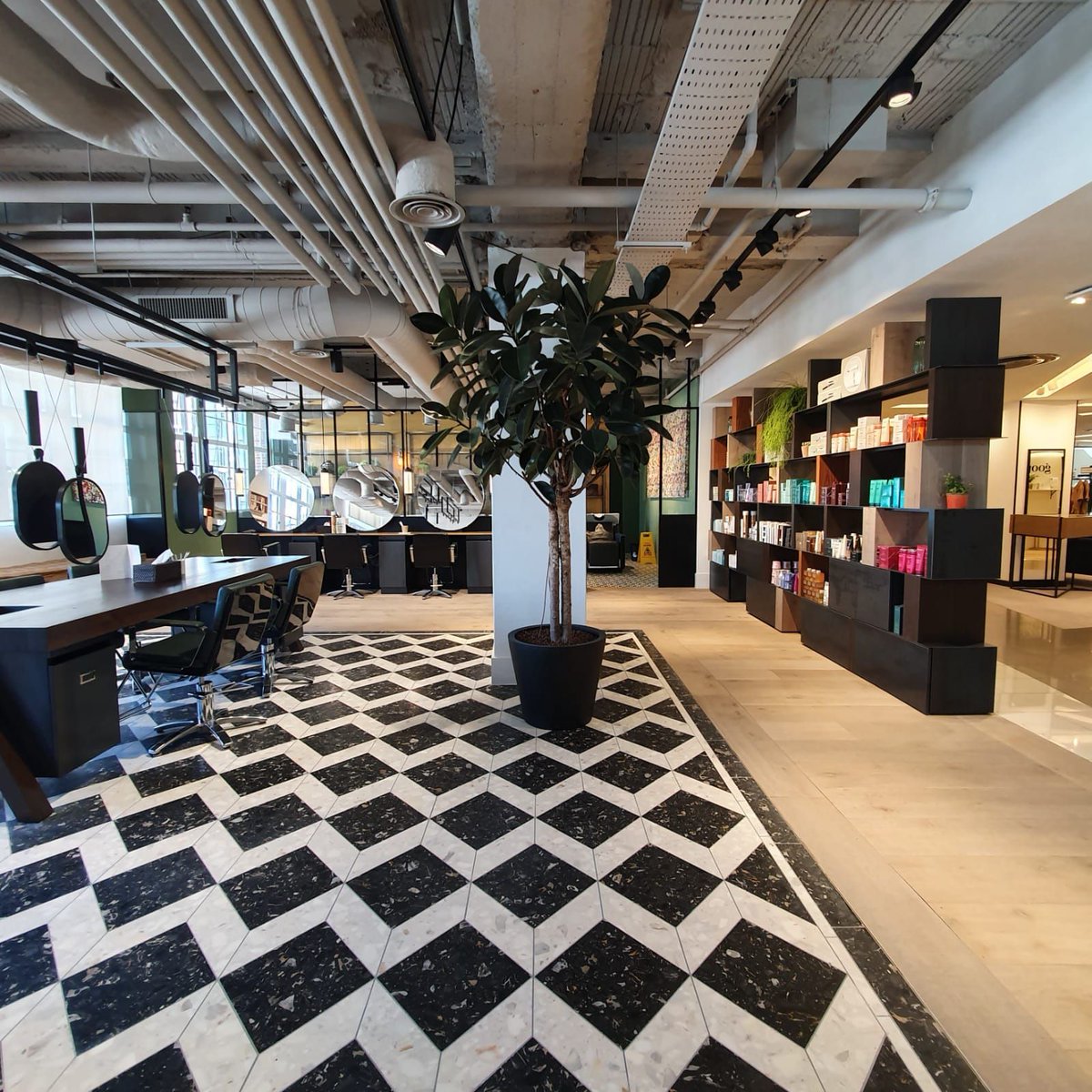 TerrazzoTiles's tweet image. Terrazzo tiles: the smart choice for high-traffic areas. Durable, stylish, and cost-effective.

#Commercialproject #TerrazzoTiles