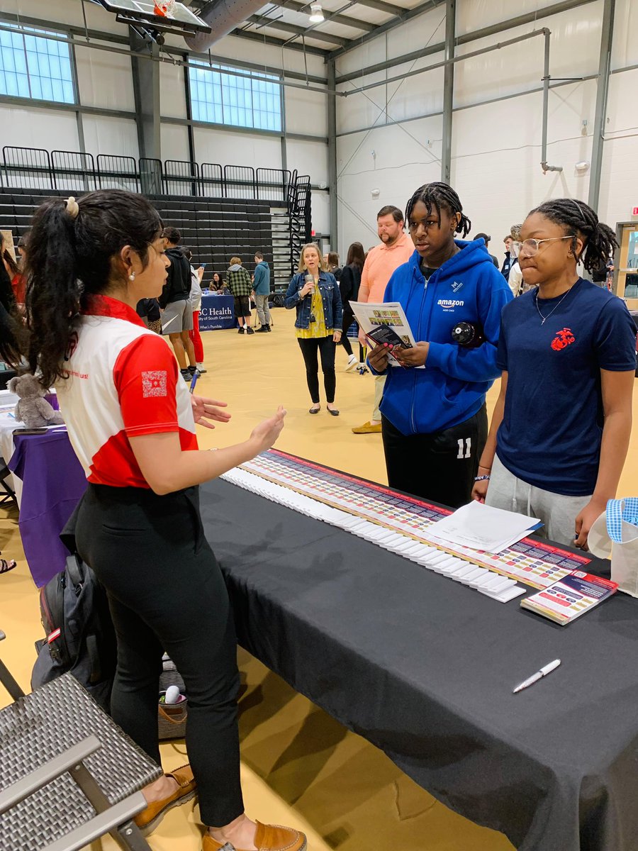 TeachRightUSA's tweet photo. Our team enjoyed meeting students at the Gray Collegiate Academy Career Fair last week! It’s always great to get to share more about Teach Right USA to potential future educators. Thank you to Gray Collegiate Academy for having us! #TRUSA https://t.co/x2tHeSf2Qy