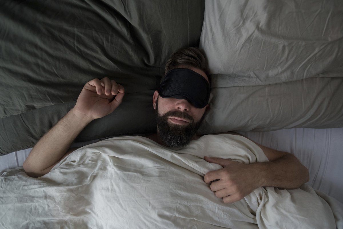 Eye masks have declined in popularity over the years, but new research is making this cheap accessory the new must-have item for better sleep and possibly improved brain health. Read this blog to find out why. elcaminohealth.org/stay-healthy/b…