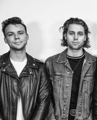 hourly lashton 🍉 (@hourlylashton) on Twitter photo 