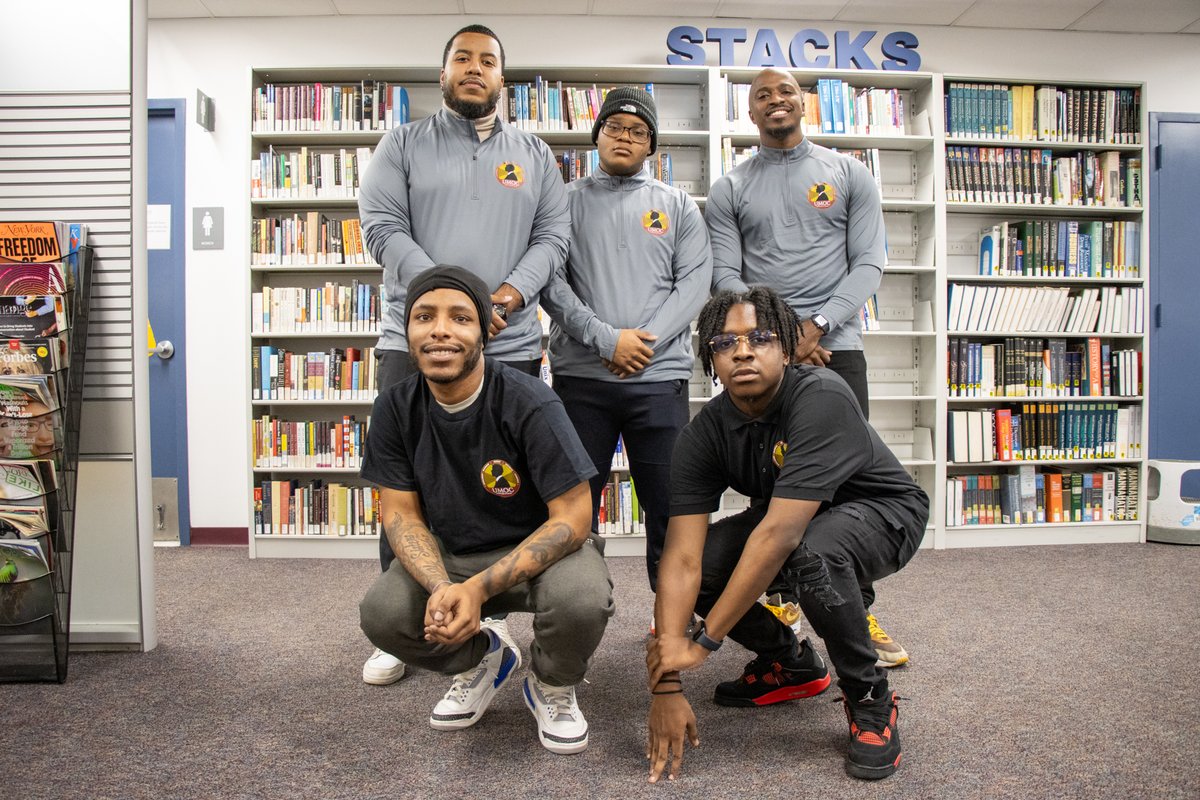 GuttmanCC's tweet photo. Our United Men of Color (UMOC) program provides an inclusive space where men of color, in particular, can receive academic support and mentoring. Part of @cunybmi, members participate in activities to build character and community. 
#menofcolor #studentsupport #collegesuccess https://t.co/qDB75WM2xF