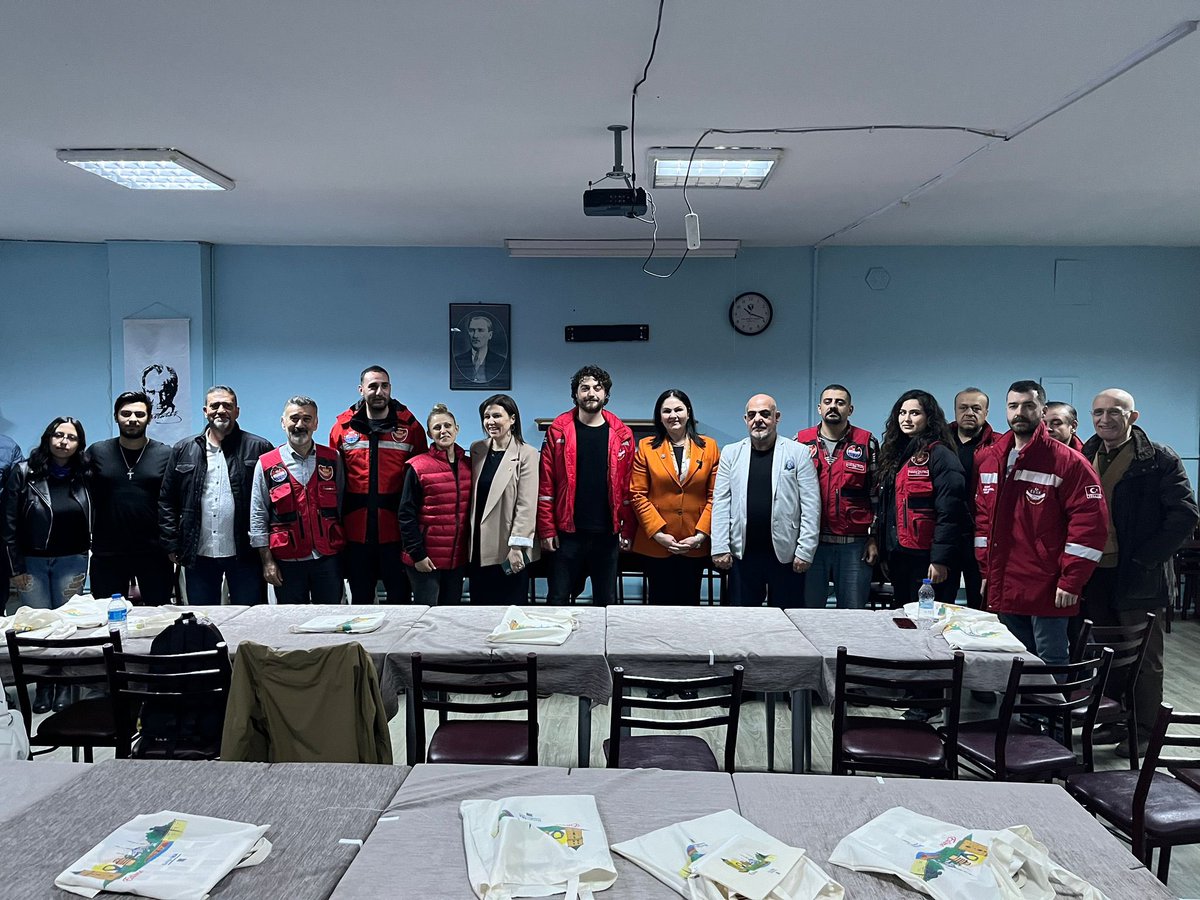 ibabelgin's tweet photo. Edirne Arama Kurtarma Dernek #EDAK Başkanı Sn. Ilgaz Çakıcı ve dernek üyelerimizle bir araya geldik.
Değerli ve çok önemli bir konuda emek sarf eden kıymetli hemşehrilerimize, bizlere ayırdıkları zaman ve sıcak sohbetleri için teşekkür ediyorum.
#HepBirlikteEdirne https://t.co/F4XUgllLUU