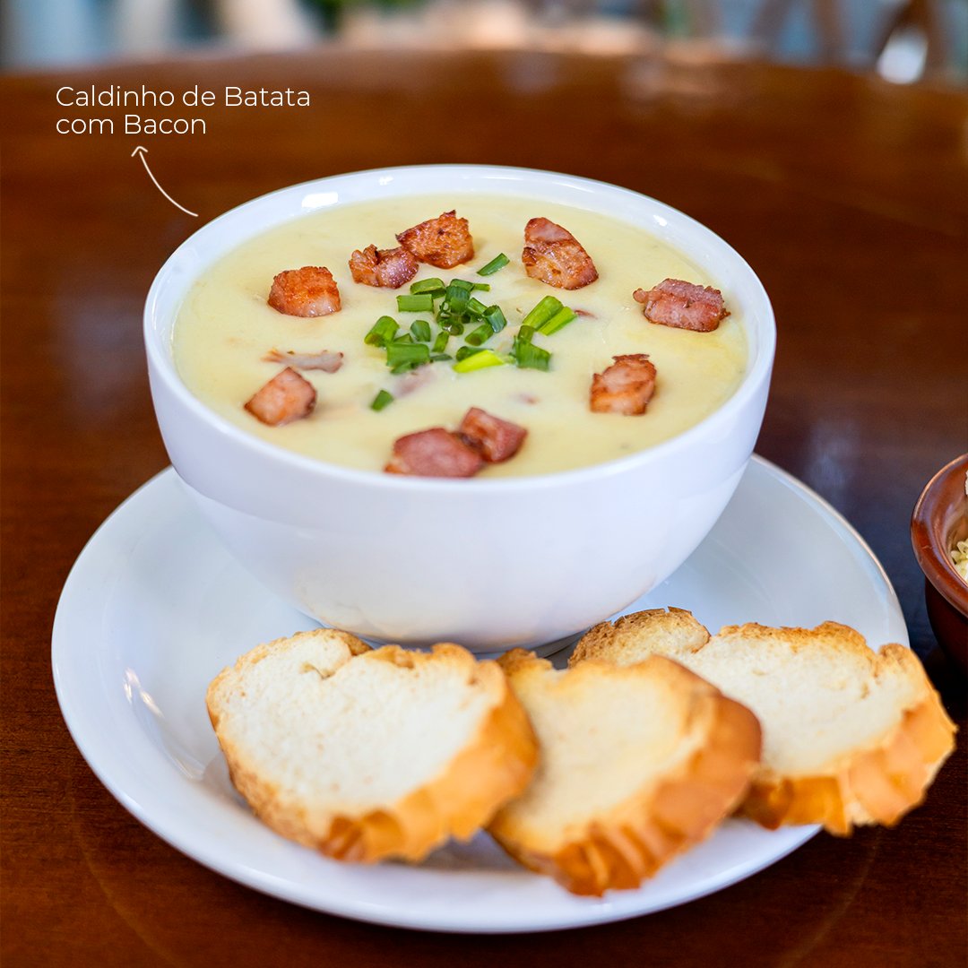 Friozinho combina com caldinho!

E ele voltou para o cardápio do Café Poesia, o caldo de batata com bacon e queijo.

Perfeito para qualquer ocasião, os caldinhos são uma refeição rápida e prática para os dias corridos.

#cafepoesia #virtuabrasil #tremembe #caldinho #bacon #frio