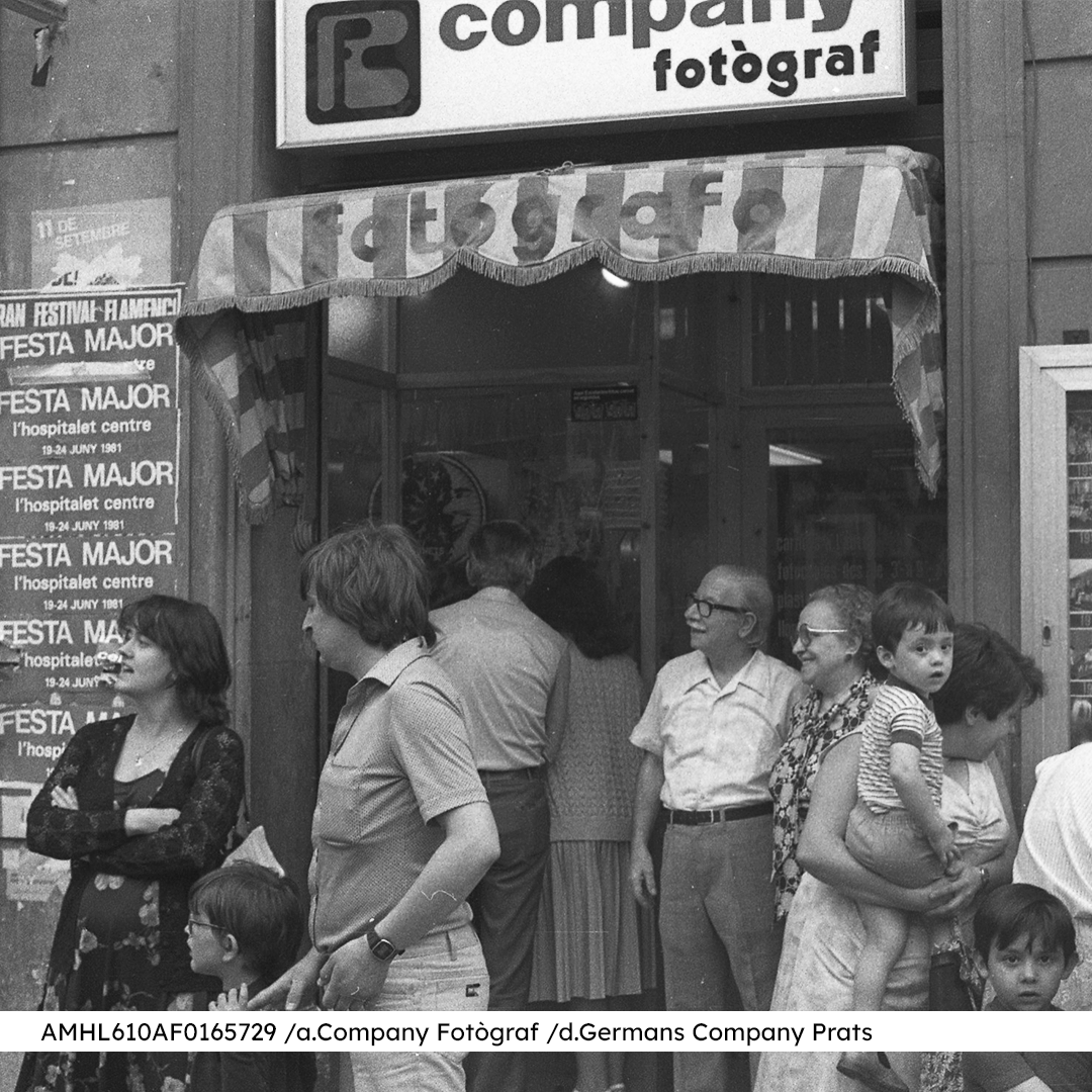 MuseuLH's tweet photo. Ampliem la durada d’aquesta exposició per gaudir unes setmanes més del llegat fotogràfic de la família Company Prats.💫

✅Entrada lliure. 
🤝Exposició organitzada amb la col·laboració de l’@LHArxiu.

#CompanyFotograf #MemòriaLH #FotografiaLH #MdLH @lhajuntament https://t.co/iqCFYMvwzX