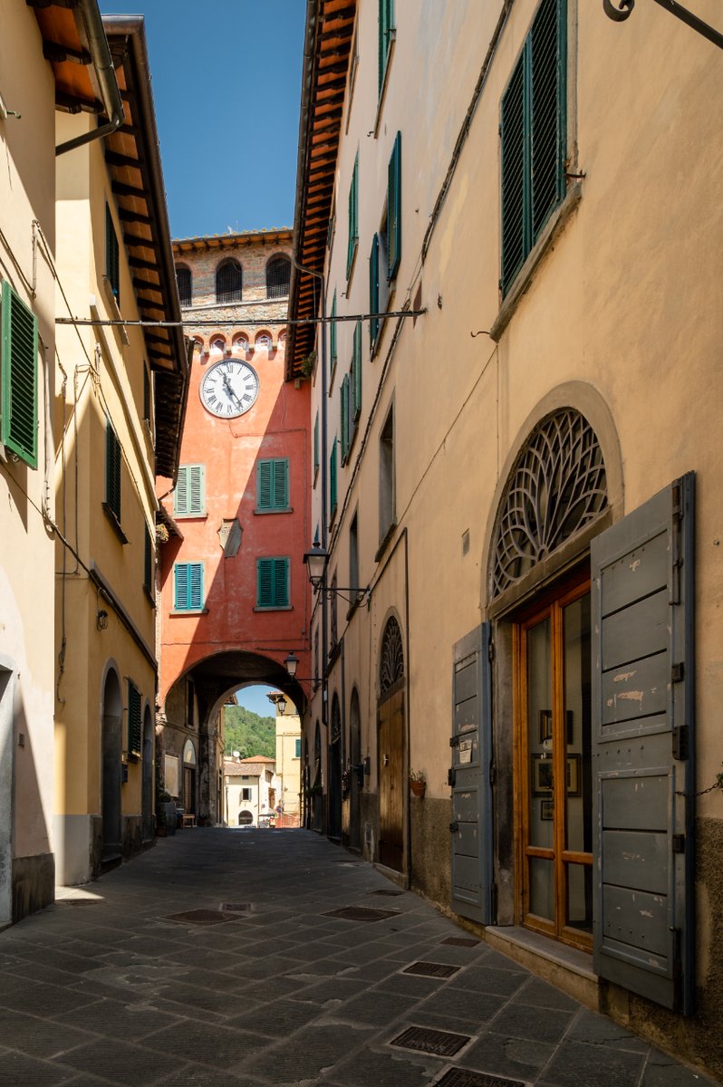 As Easter is just around the corner, let yourself be inspired for a long weekend in beauty. Discover 3 treasures not to be missed on a journey through this land full of surprises. bit.ly/Valdarno-to-see Photo credit: Davide Busetto.