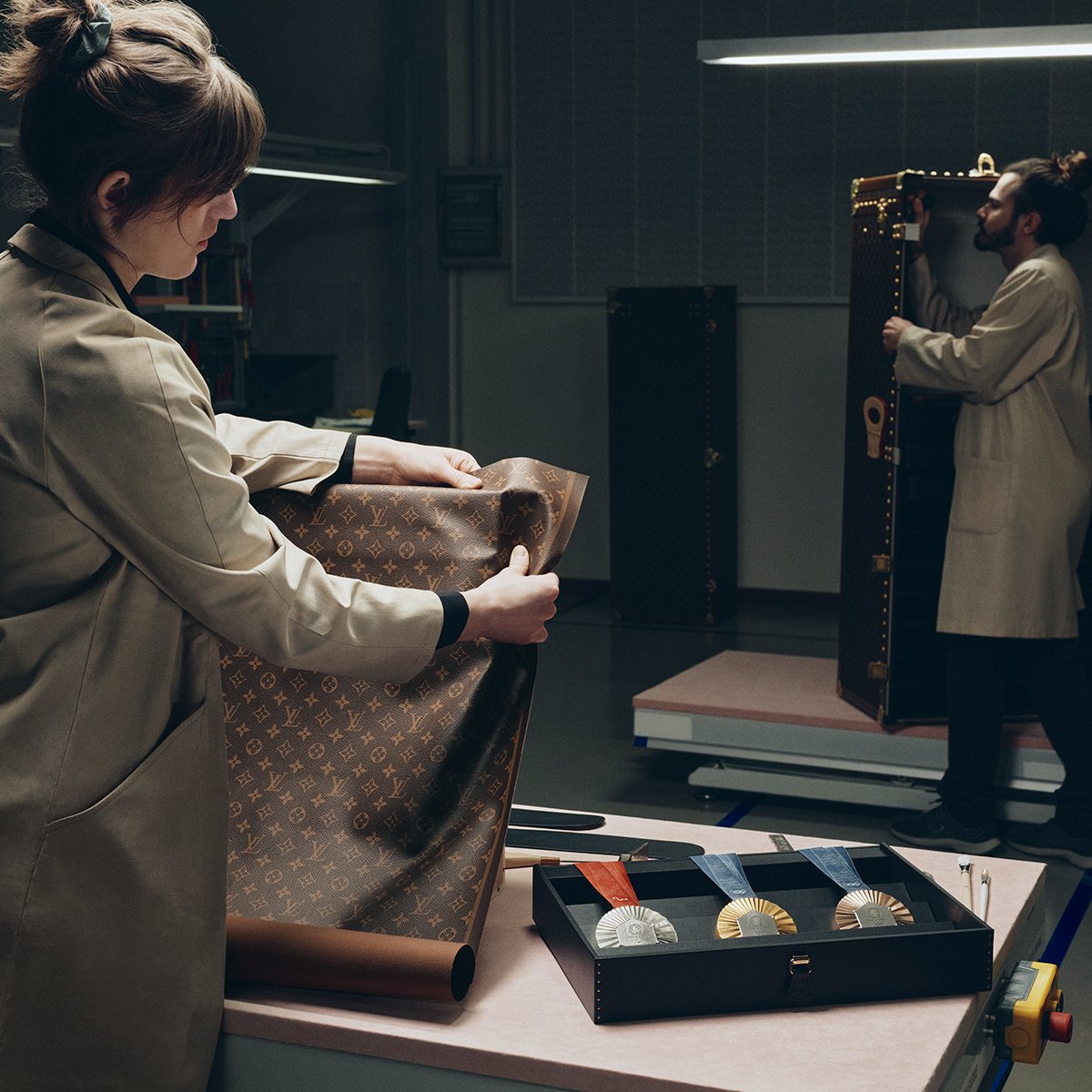 LouisVuitton's tweet photo. Paris 2024. Housing the Olympic and Paralympic Games Paris 2024 medals, the custom-made trunks come to life through the hands of highly skilled artisans. Discover the creations at https://t.co/yPdasEQfYZ

#LouisVuitton #LVMH #ArtisanDeToutesLesVictoires #Paris2024 https://t.co/1ZFxQcylLp